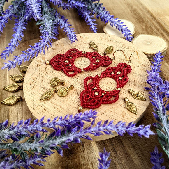 Handcrafted macramé earrings with brass details, perfect as a gift from a small business for hippie, and wellbeing-focused clients.